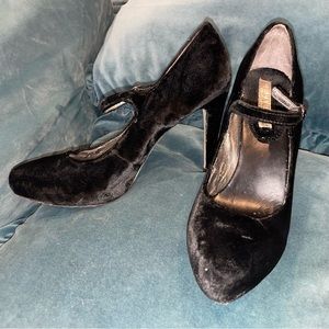 Stylish Black Velvet BANANA REPUBLIC Mary Jane Heels Size 7.5